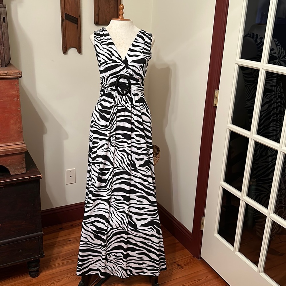 Star Vixen NWOT Zebra Print Long Sleeveless Dress